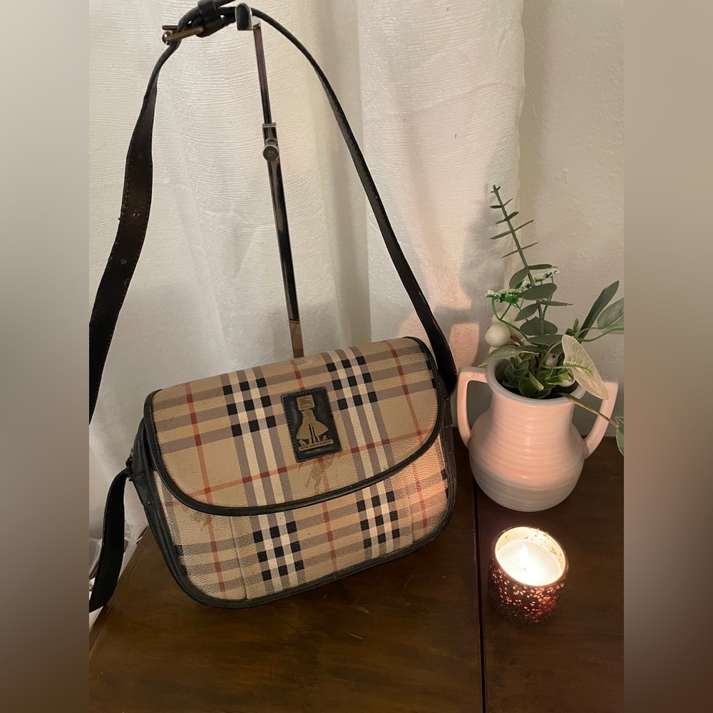 Burberrys Black Leather Bag with bronze Charm